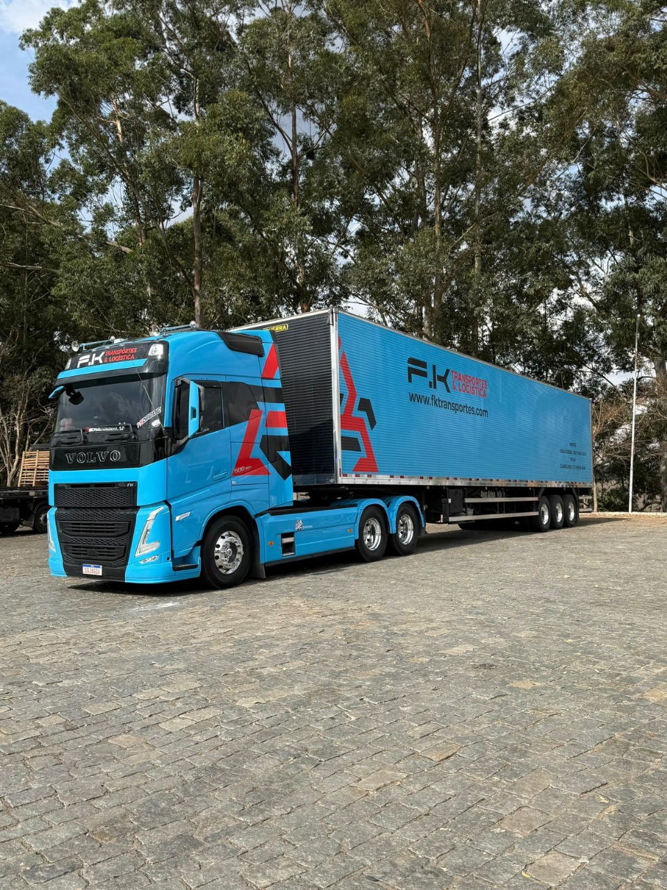 WhatsApp Image 2025-11-10 at 12.06.16 (1)